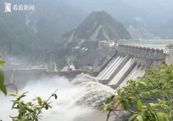 维海配资 强降雨导致水位上涨 印度开闸向巴基斯坦泄洪